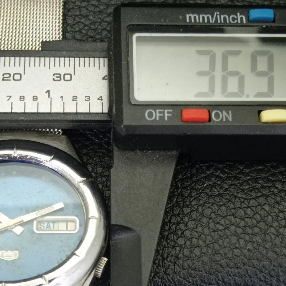 Vintage 1978 Seiko Automatic Mens Silver Watch W/daydate & Blue accents